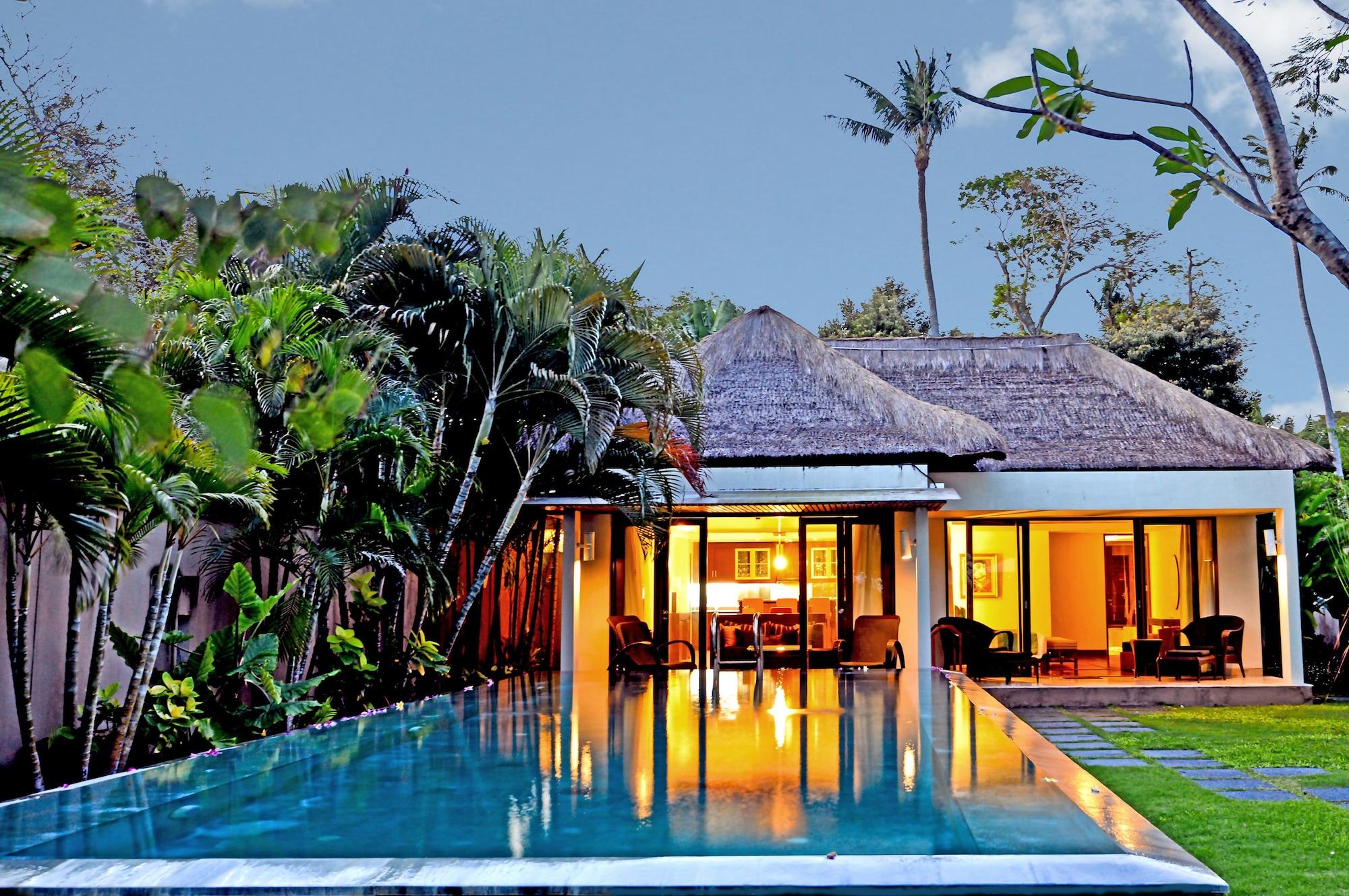 Prama Sanur Beach Bali Exterior foto A villa at the resort