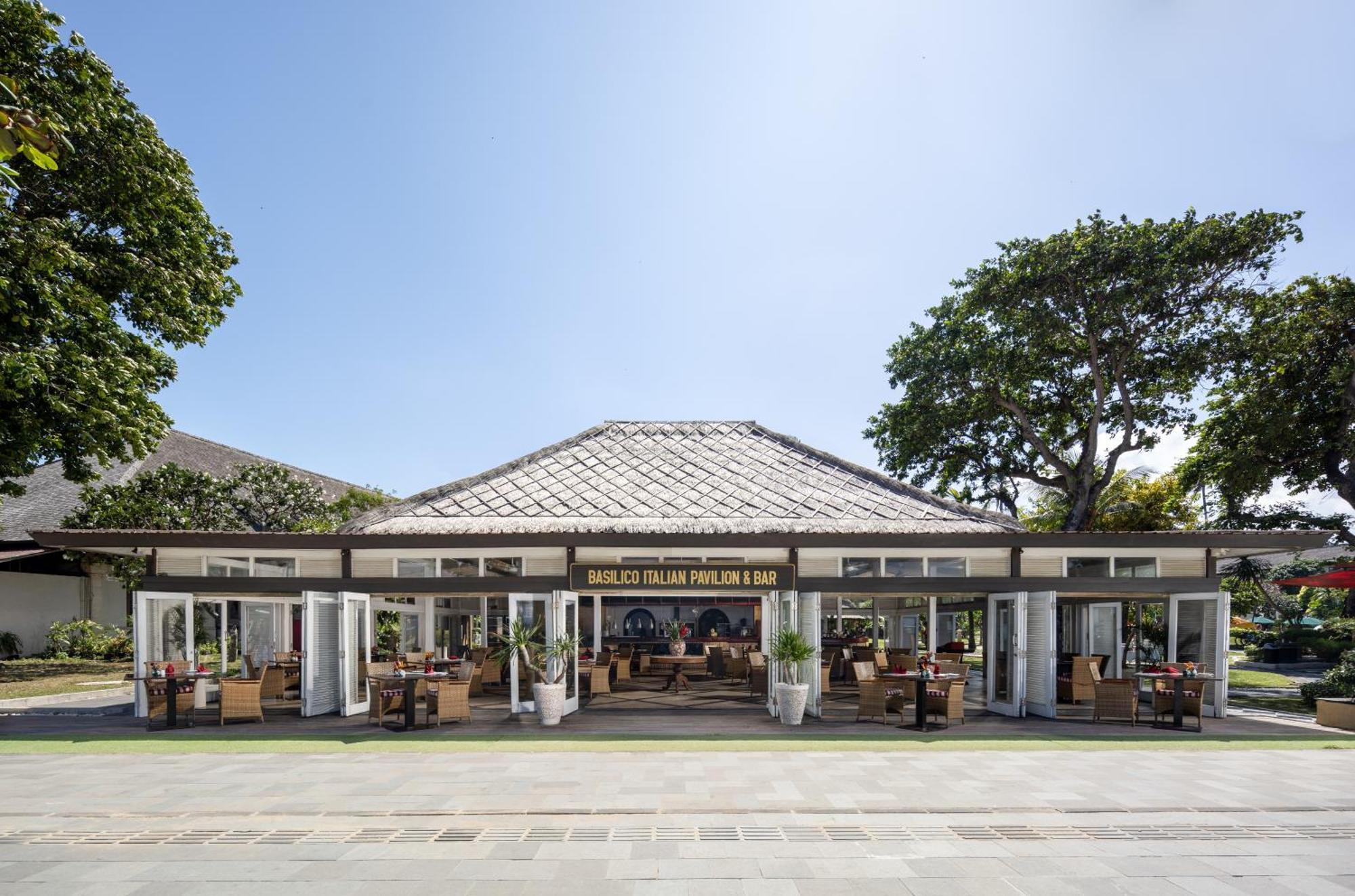 Prama Sanur Beach Bali Exterior foto The clubhouse at the Royal Selangor Golf Club