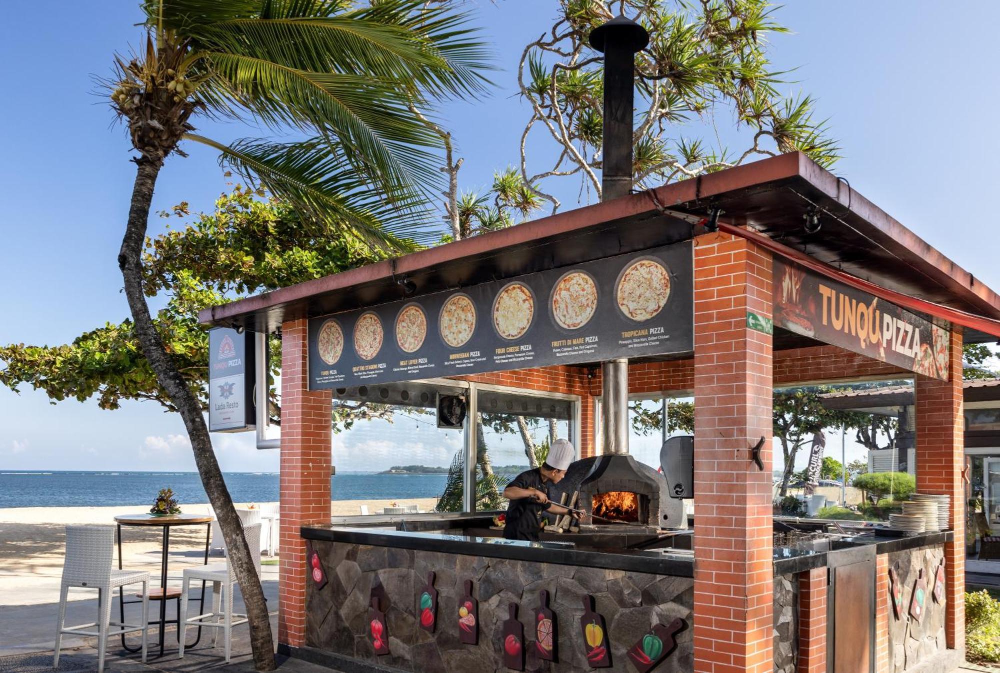 Prama Sanur Beach Bali Exterior foto Pizza Hut in Bali, Indonesia