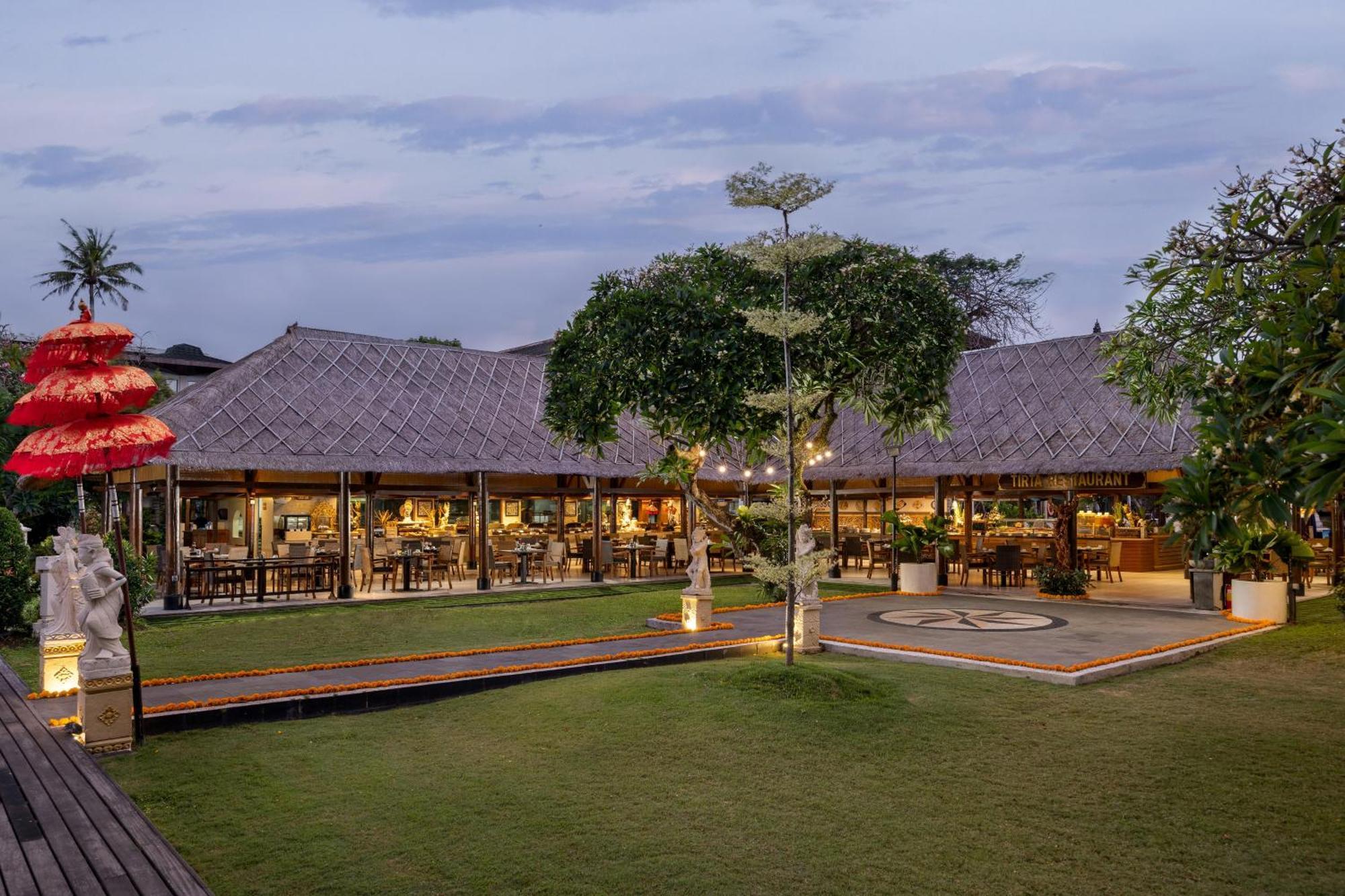 Prama Sanur Beach Bali Exterior foto The restaurant at the resort